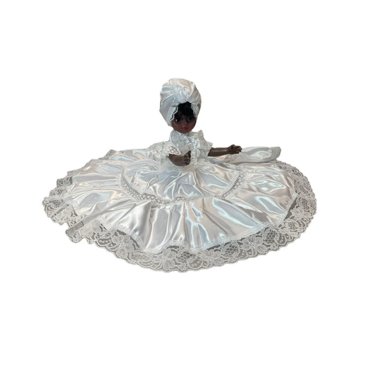 MUÑECA NEGRA  VESTIDO BLANCO/BLACK DOLL WITH WHITE DRESS